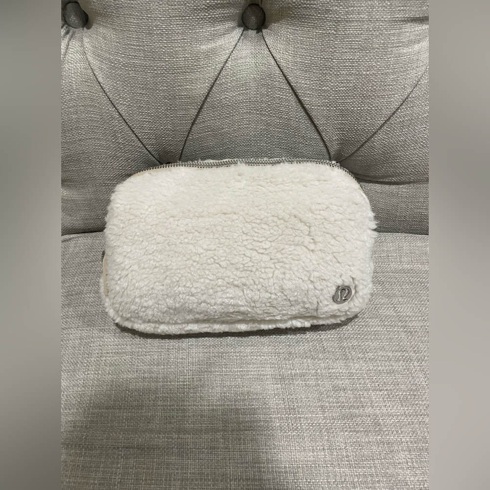 Lululemon Everywhere Belt Bag 1L Fleece Natural Ivory Trench